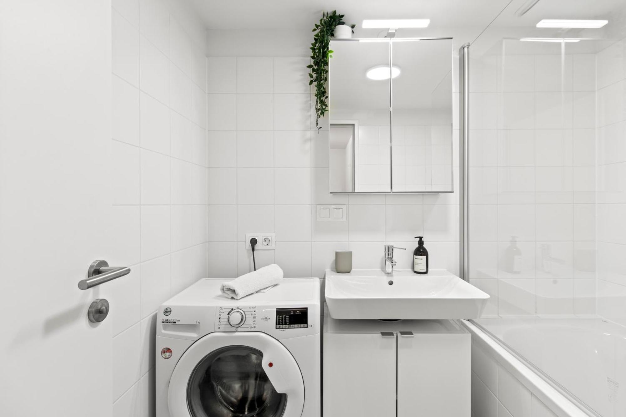 Balcony Apartment I 50 M² I Near City Center Відень Екстер'єр фото