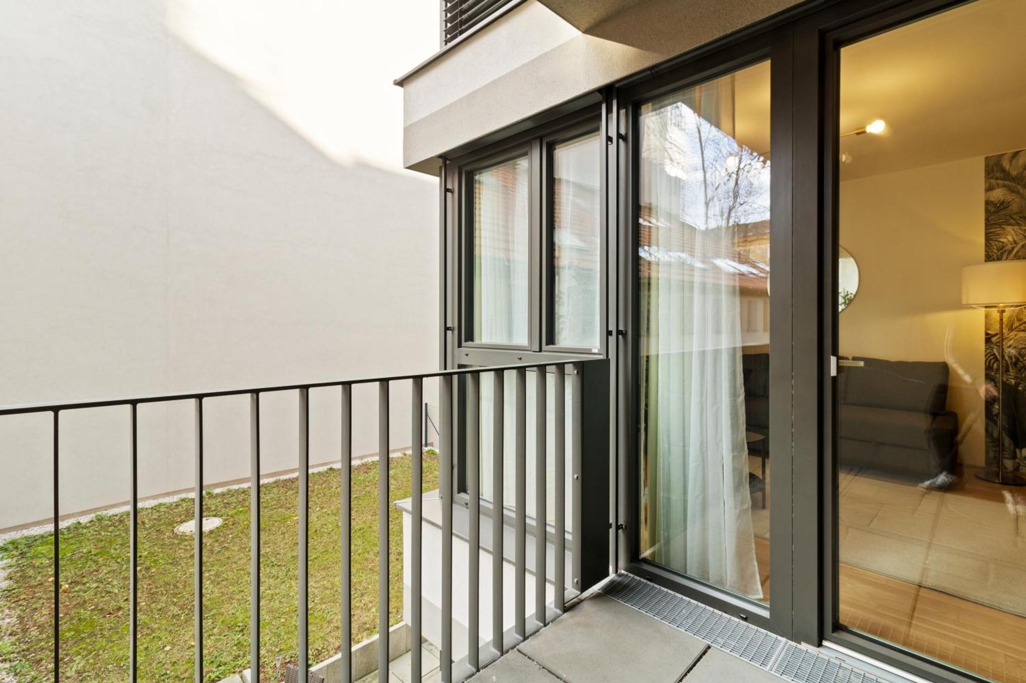 Balcony Apartment I 50 M² I Near City Center Відень Екстер'єр фото